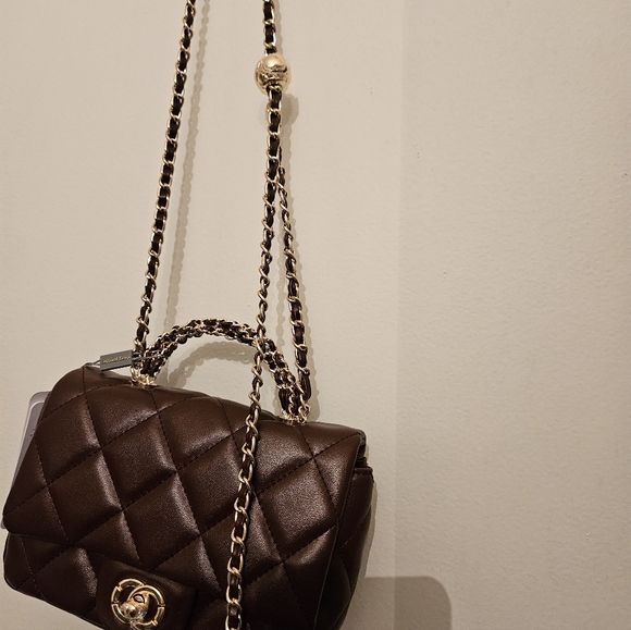 Carnival Keep Quilted Chain Crossbody – Burgundy – NEW - Picture 7 of 8